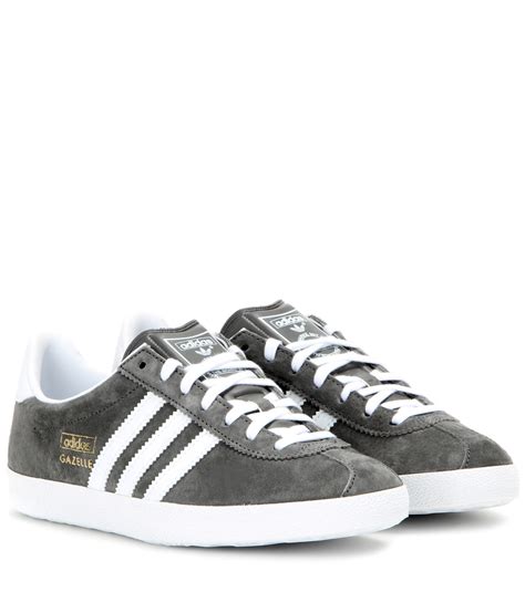 adidas grey sneakers women.